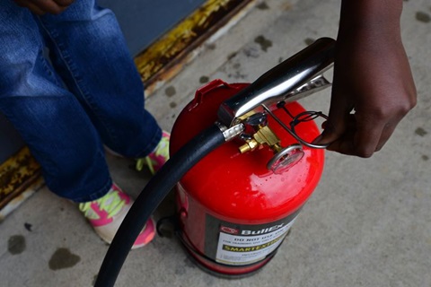 Operating fire extinguisher